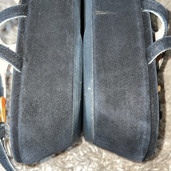 Prada black suede platform pink tulip t-strap sandals - Picture 9 of 15